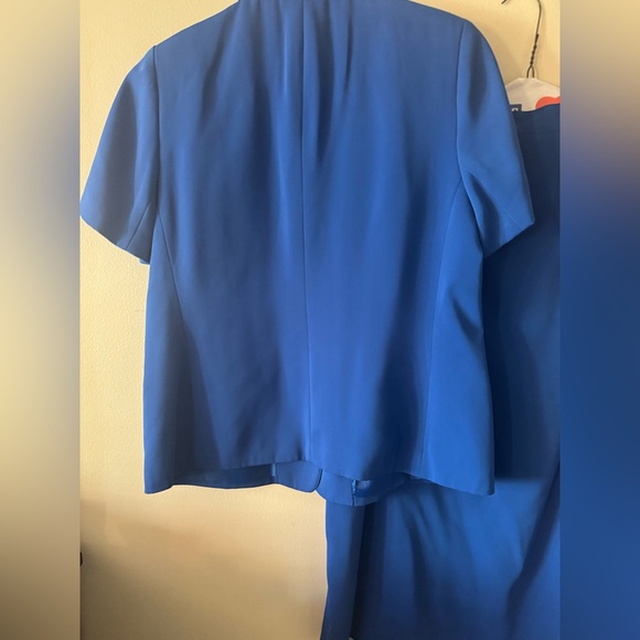 Skirt suit. - Picture 2 of 6